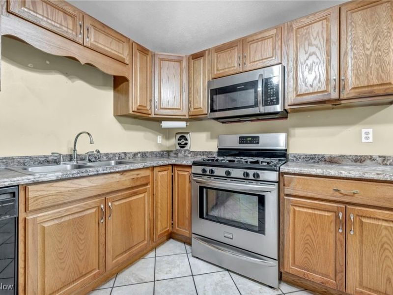 273 Atwood Street NW, Champion, OH 44483 Photo 9