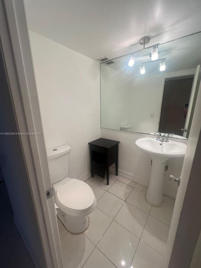 2750 NE 183rd St, Unit 1612, Aventura, FL 33160 Photo