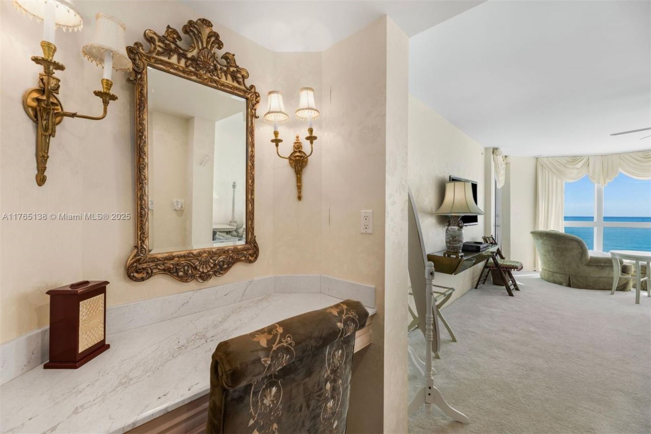 5025 Collins Ave, Unit 705, Miami Beach, FL 33140 Photo