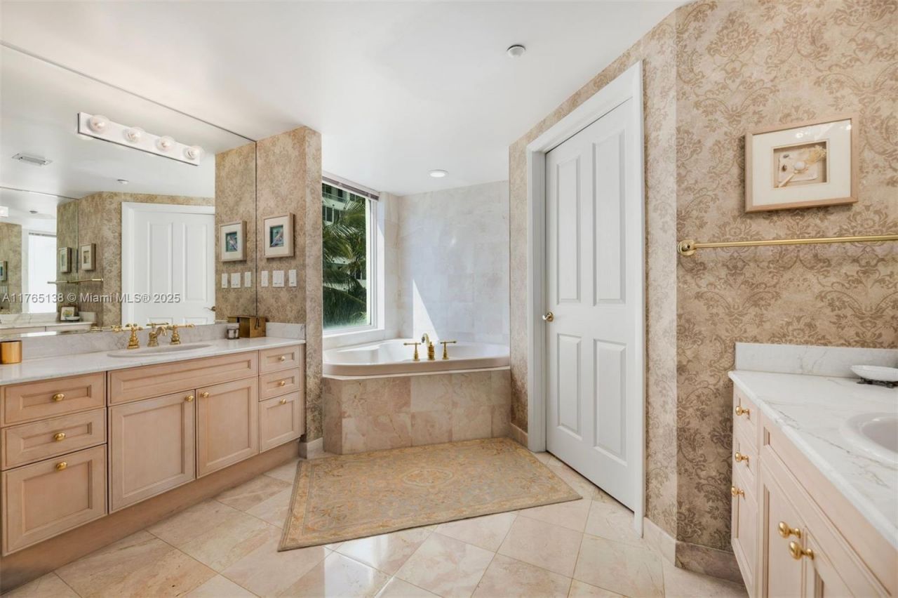 5025 Collins Ave, Unit 705, Miami Beach, FL 33140 Photo