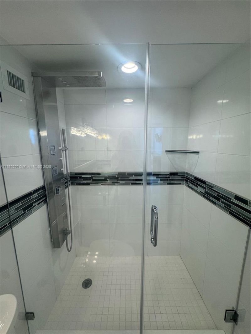 5161 Collins Ave, Unit 514, Miami Beach, FL 33140 Photo