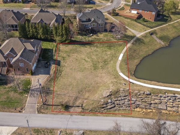 127 Caudill Dr, Hendersonville, TN 37075