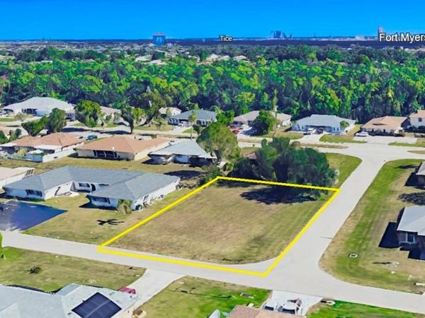 941 SE 23 Place, Cape Coral, FL 33990