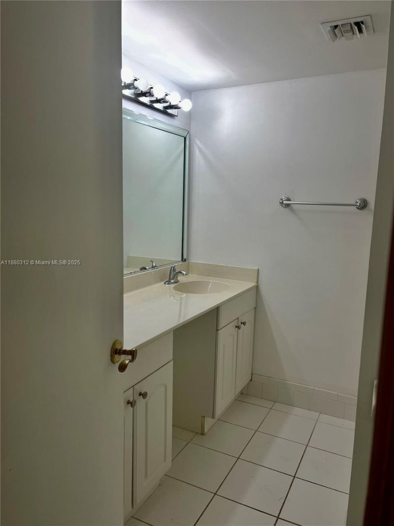 6800 Cypress Rd, Unit 408, Plantation, FL 33317 Photo