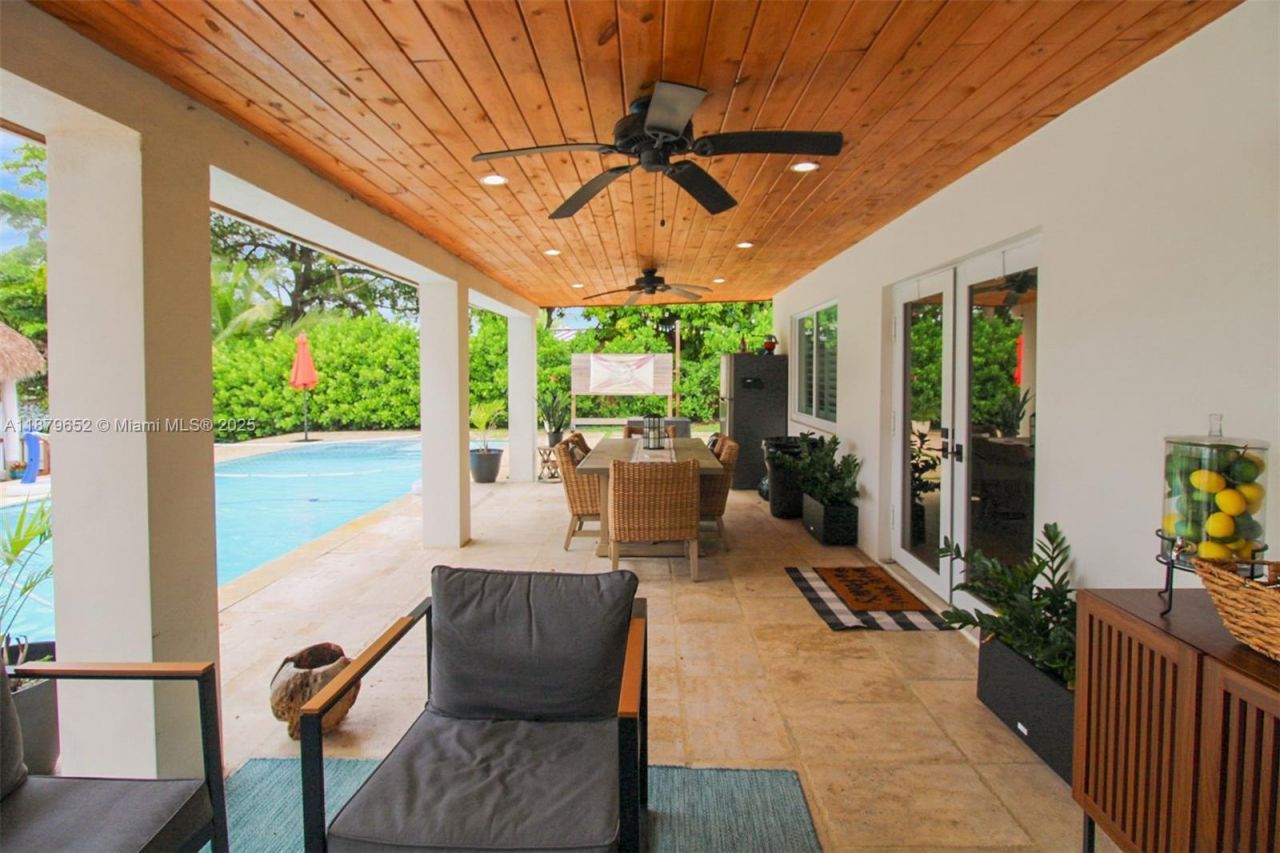 15000 Egan Ln, Miami Lakes, FL 33014 Photo