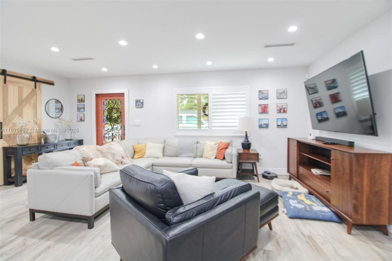 15000 Egan Ln, Miami Lakes, FL 33014 Photo