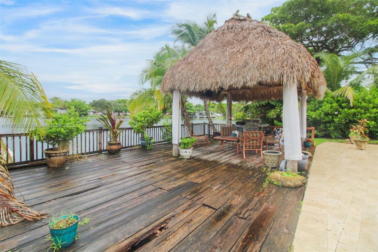 15000 Egan Ln, Miami Lakes, FL 33014 Photo