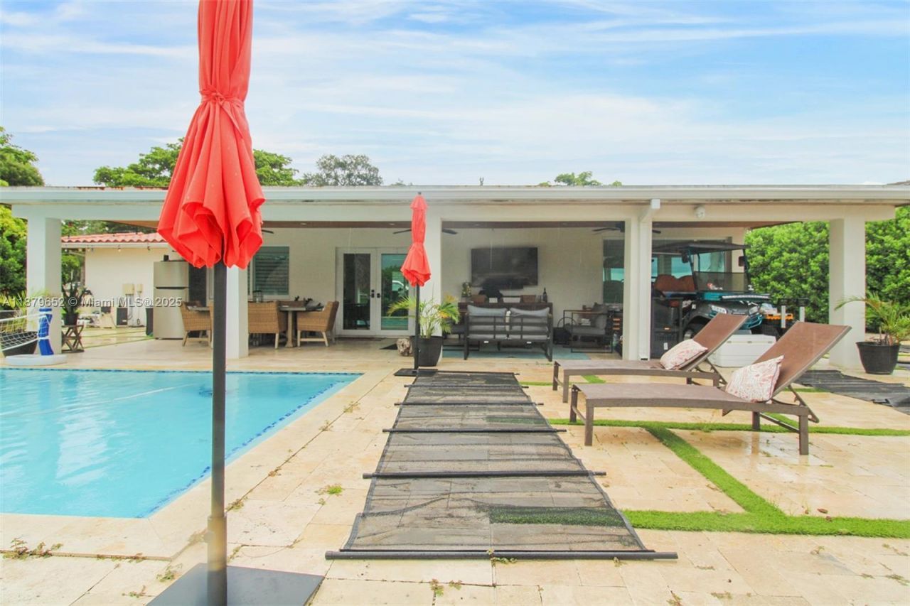 15000 Egan Ln, Miami Lakes, FL 33014 Photo