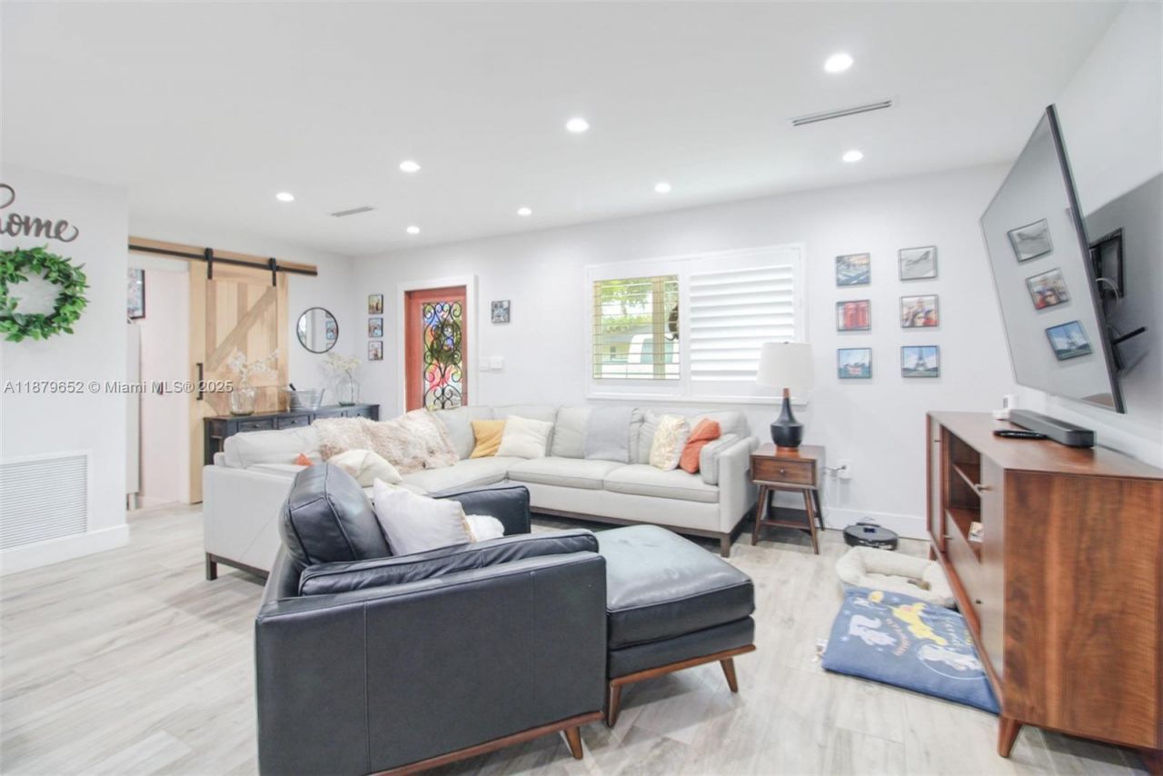 15000 Egan Ln, Miami Lakes, FL 33014 Photo