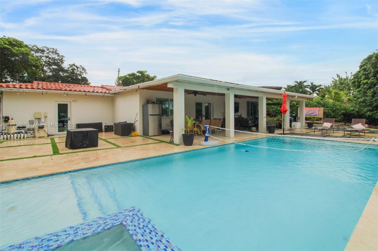 15000 Egan Ln, Miami Lakes, FL 33014 Photo