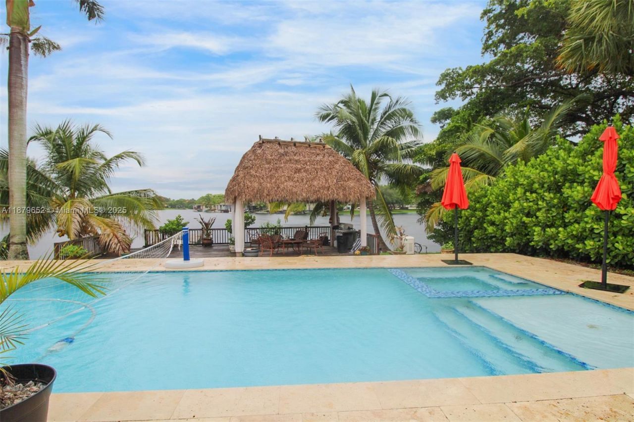 15000 Egan Ln, Miami Lakes, FL 33014 Photo