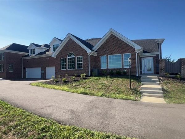 1556 Parkwood Pointe Dr, Crescent, PA 15046