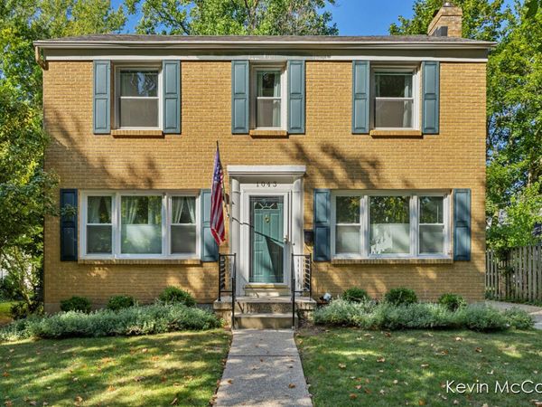 1043 Floral Avenue SE, East Grand Rapids, MI 49506