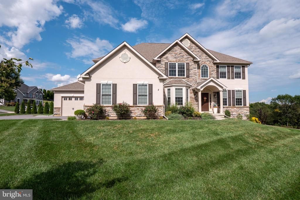 2 Creek View Court, Easton, PA 18045 Main Photo