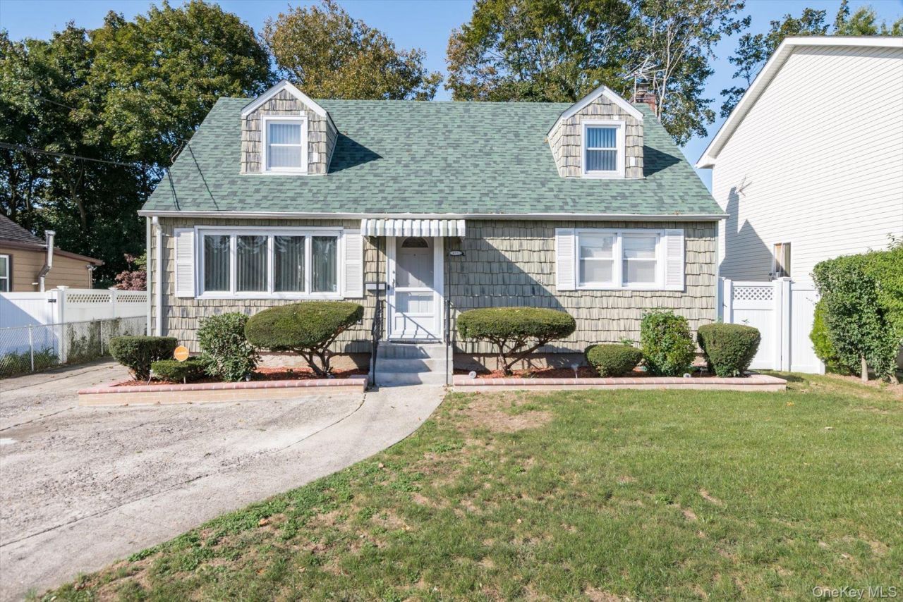 472 Emerson Street, Uniondale, NY 11553 Main Photo