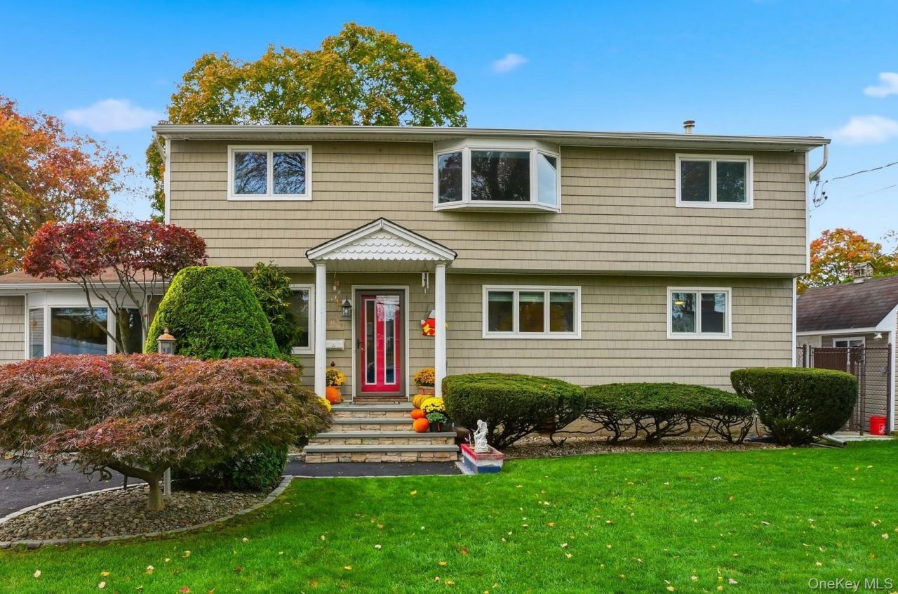 68 Westwood Avenue, Deer Park, NY 11729 Main Photo