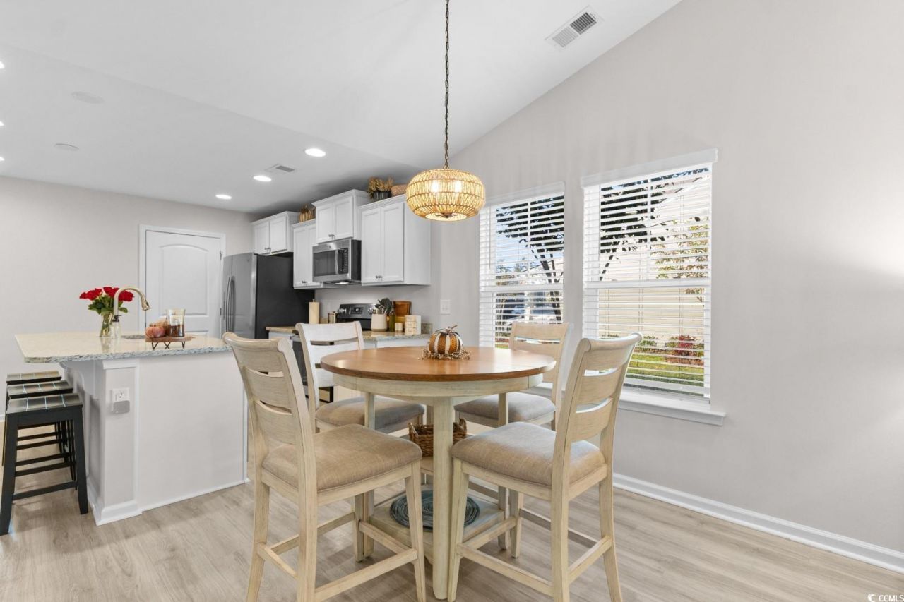 156 Machrie Loop Photo 10