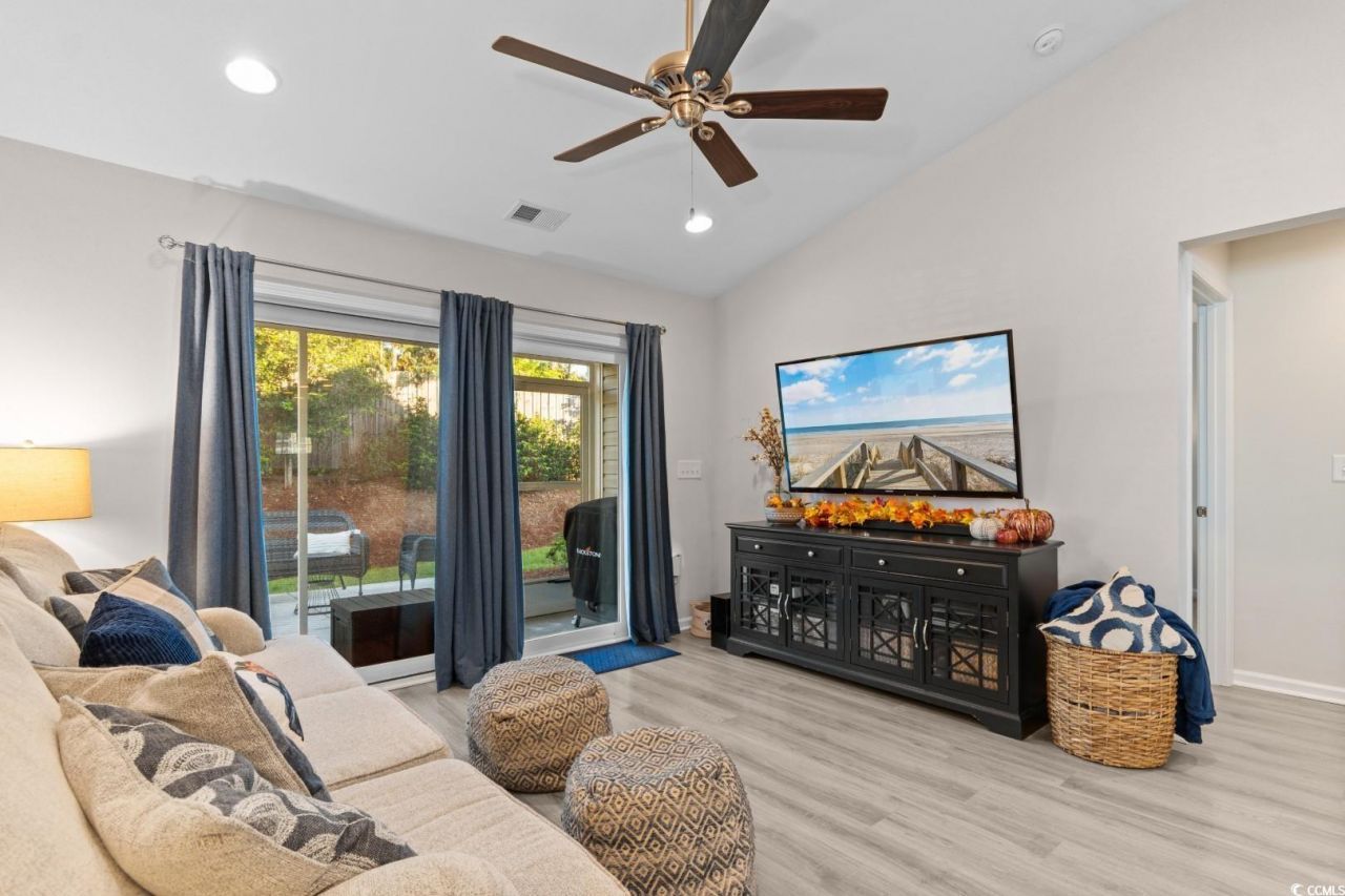 156 Machrie Loop Photo 12