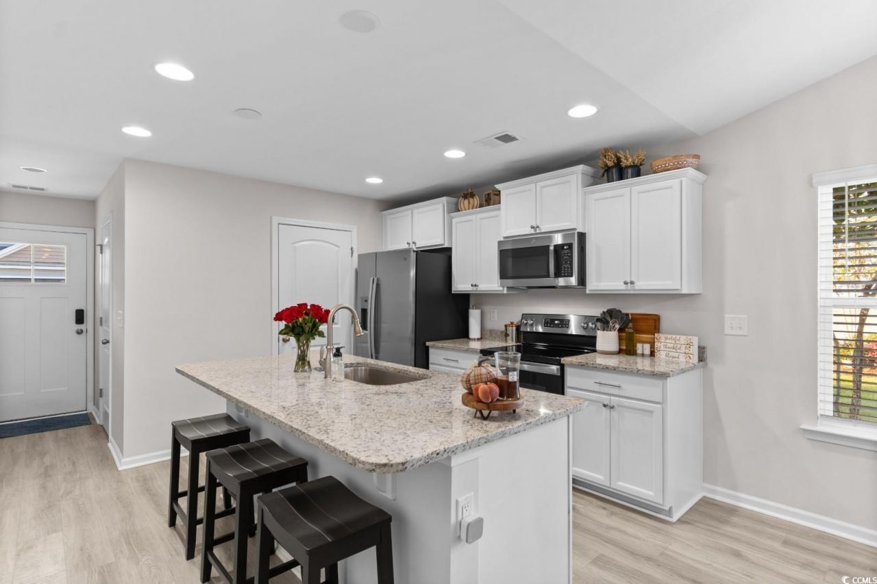 156 Machrie Loop Photo 5