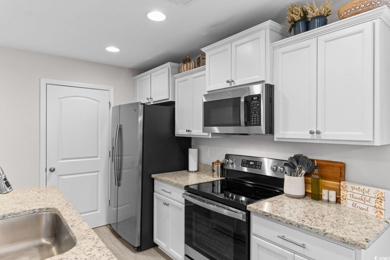 156 Machrie Loop Photo 6