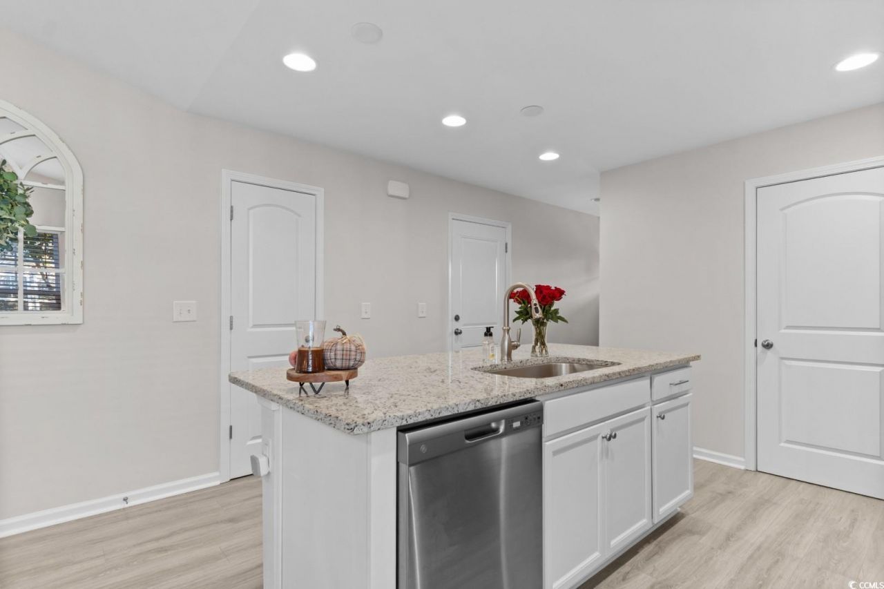 156 Machrie Loop Photo 7