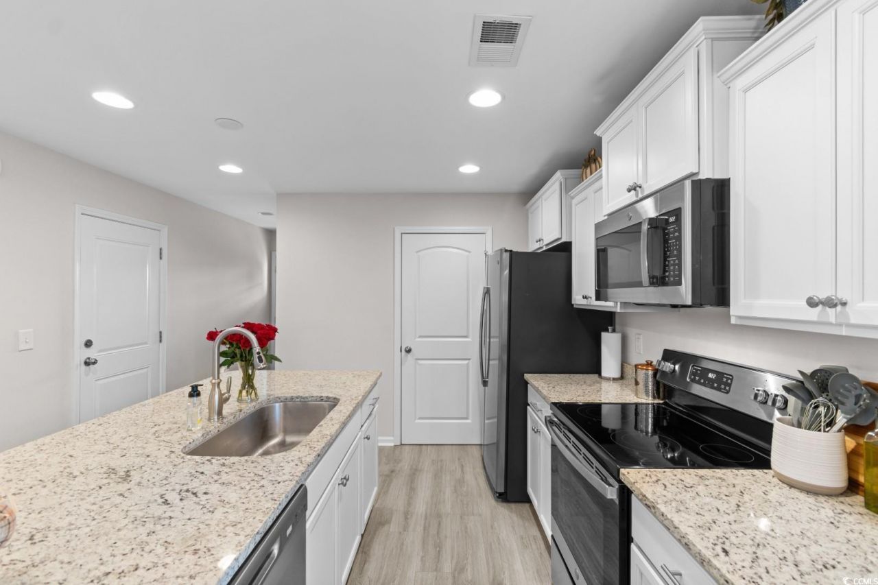 156 Machrie Loop Photo 8