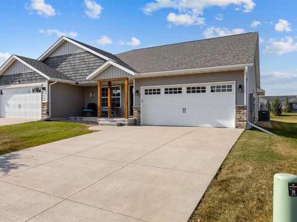 3325 Platinum Way, Marion, IA 52302