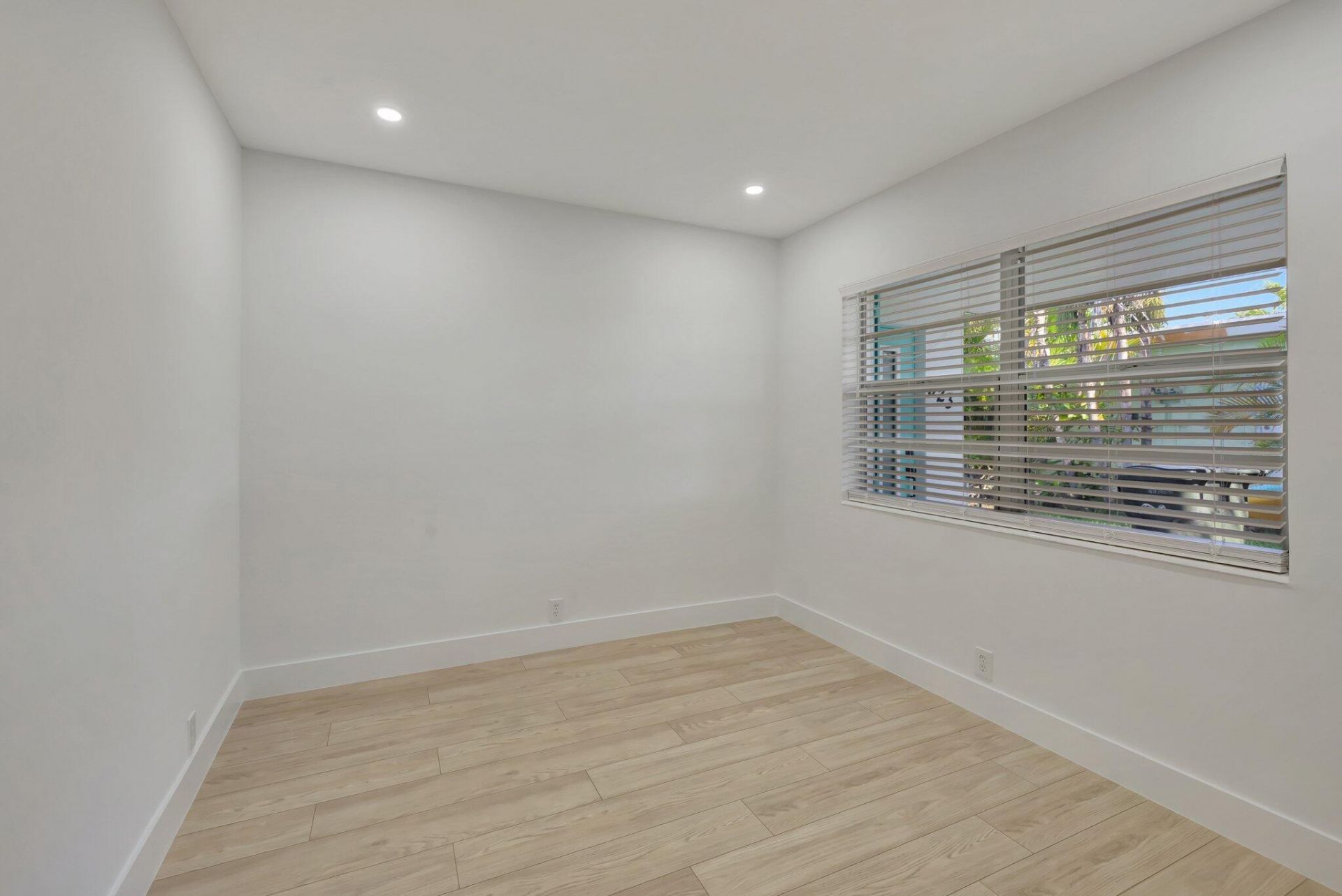 325 E Decarie Street, Delray Beach, FL 33444 Photo