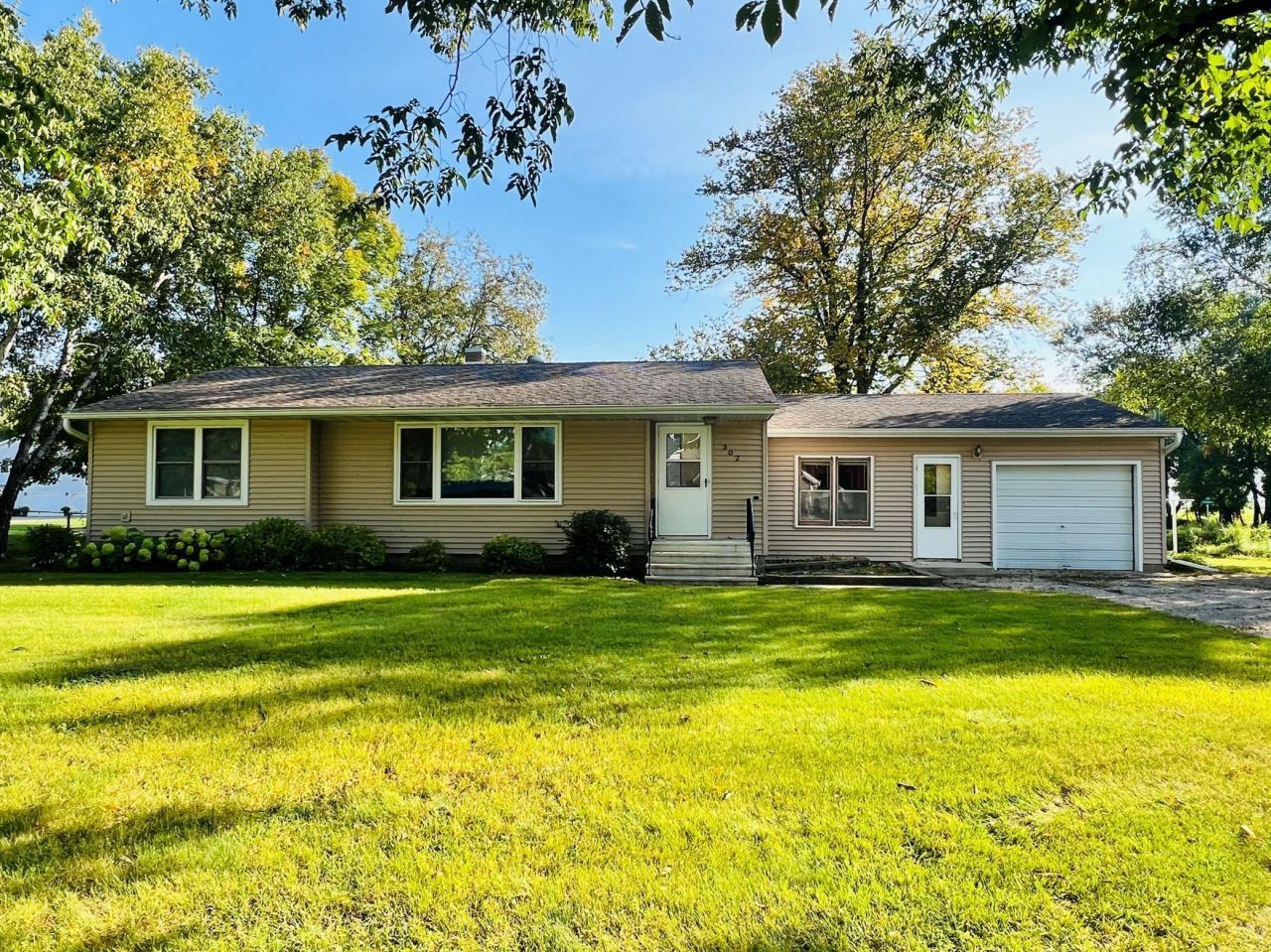 302 Lois Avenue S, Herman, MN 56248 Main Photo