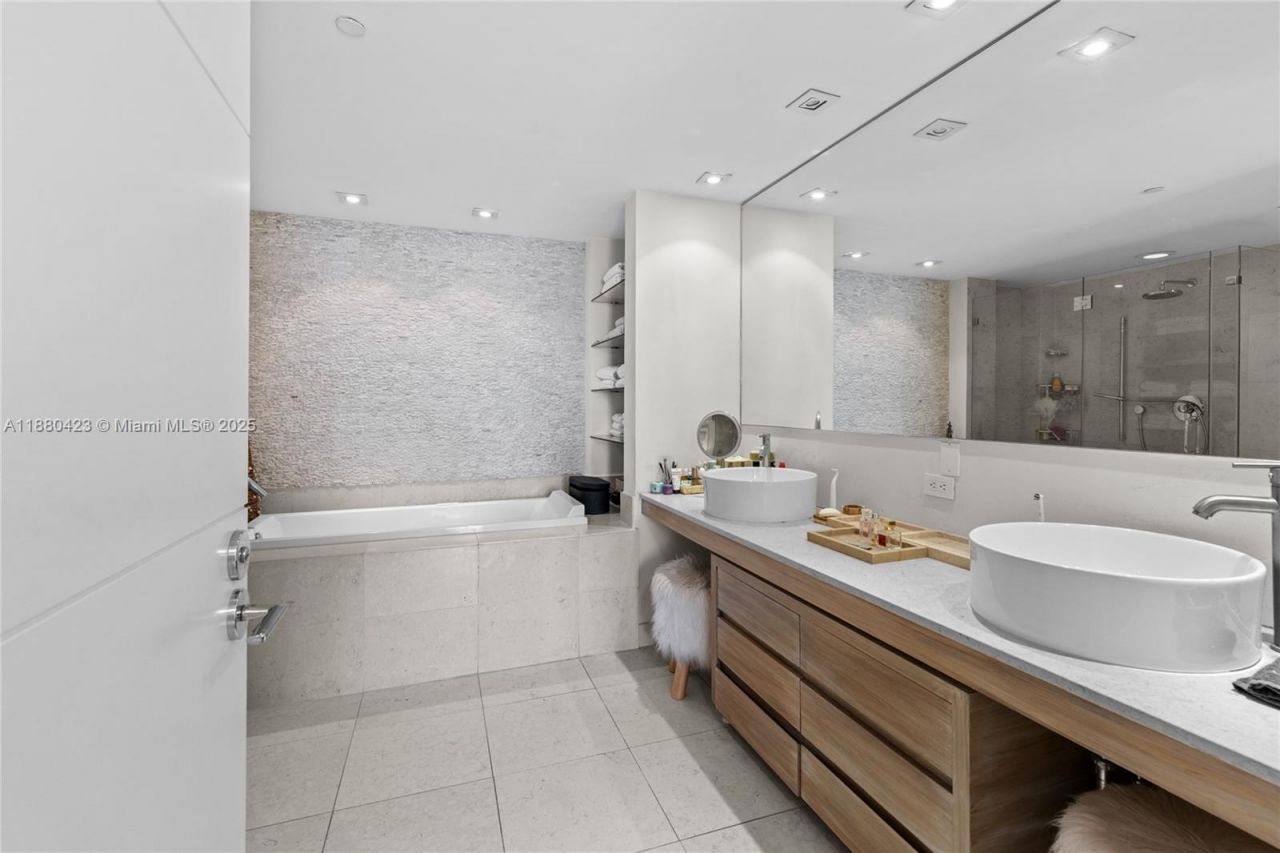 465 Brickell Ave, Unit 4901, Miami, FL 33131 Photo