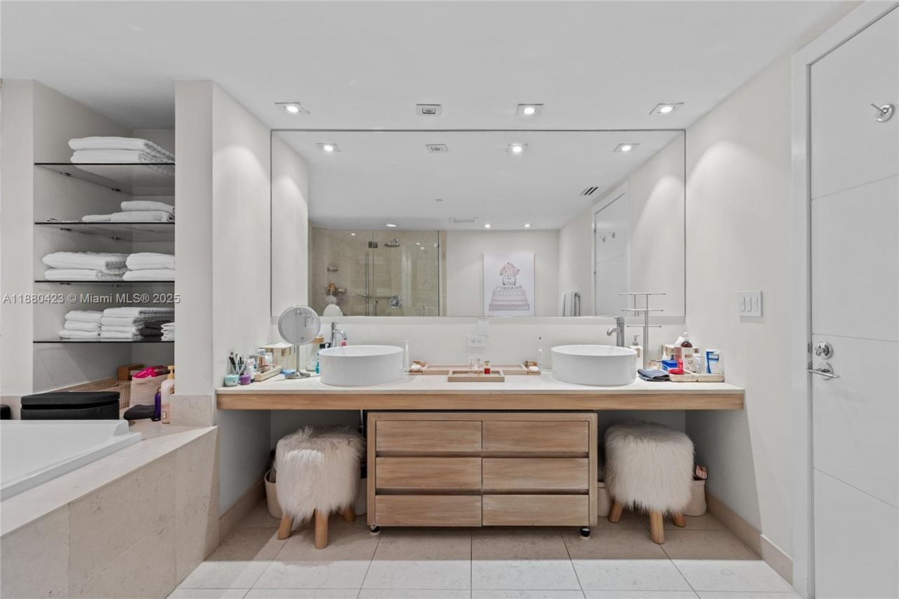 465 Brickell Ave, Unit 4901, Miami, FL 33131 Photo