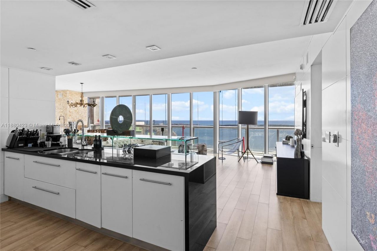 465 Brickell Ave, Unit 4901, Miami, FL 33131 Photo