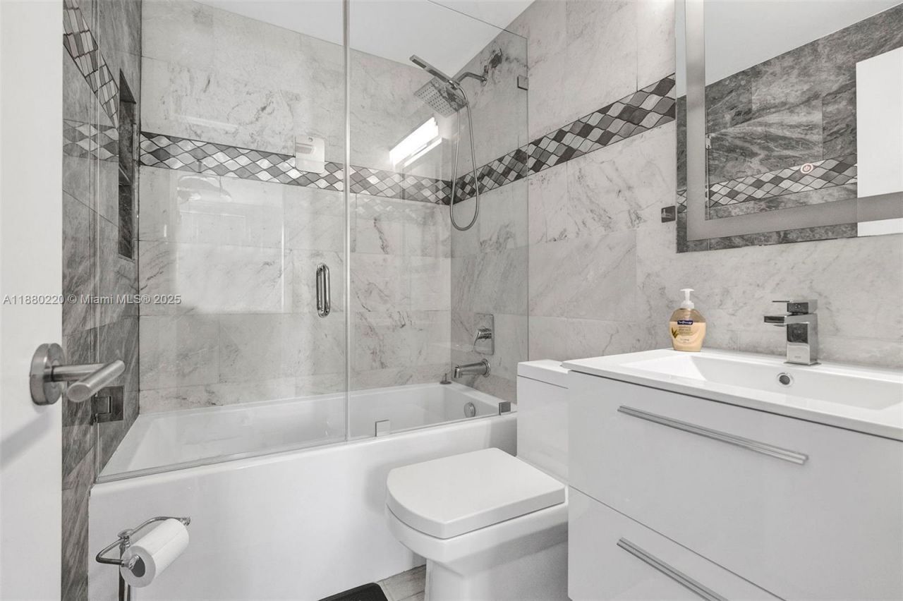 1460 Ocean Dr, Unit 305, Miami Beach, FL 33139 Photo