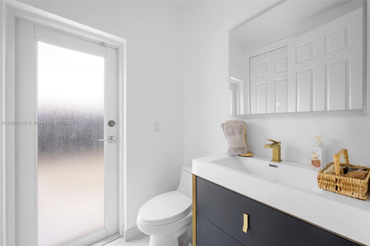 19460 39th Ct, Unit 19460, Sunny Isles Beach, FL 33160 Photo