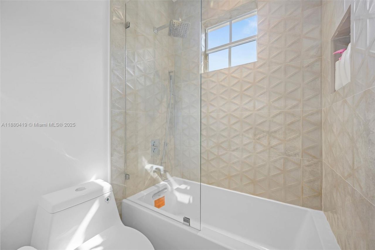 19460 39th Ct, Unit 19460, Sunny Isles Beach, FL 33160 Photo