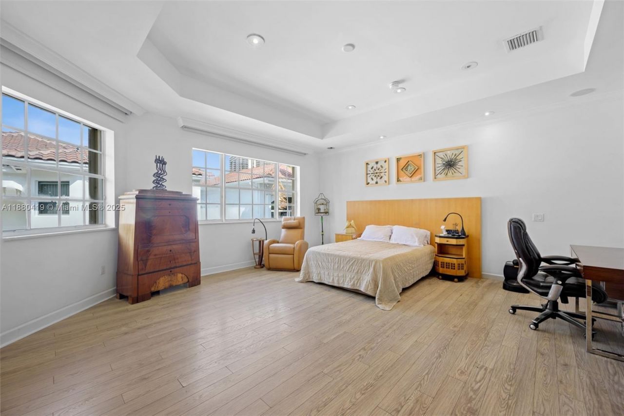 19460 39th Ct, Unit 19460, Sunny Isles Beach, FL 33160 Photo