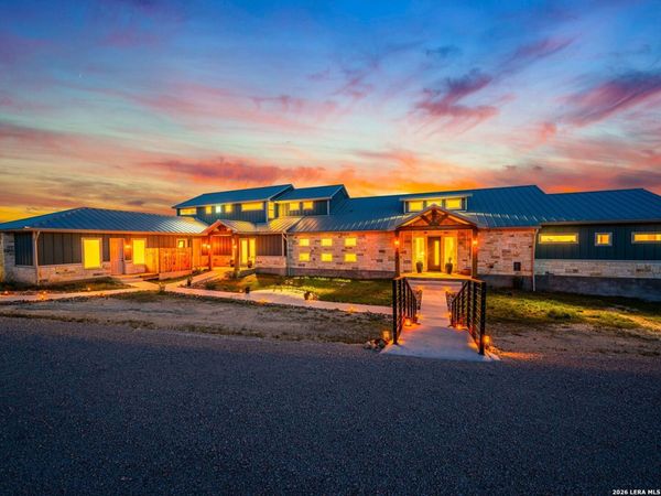 554 Seven Falls Dr, Fredericksburg, TX 78624