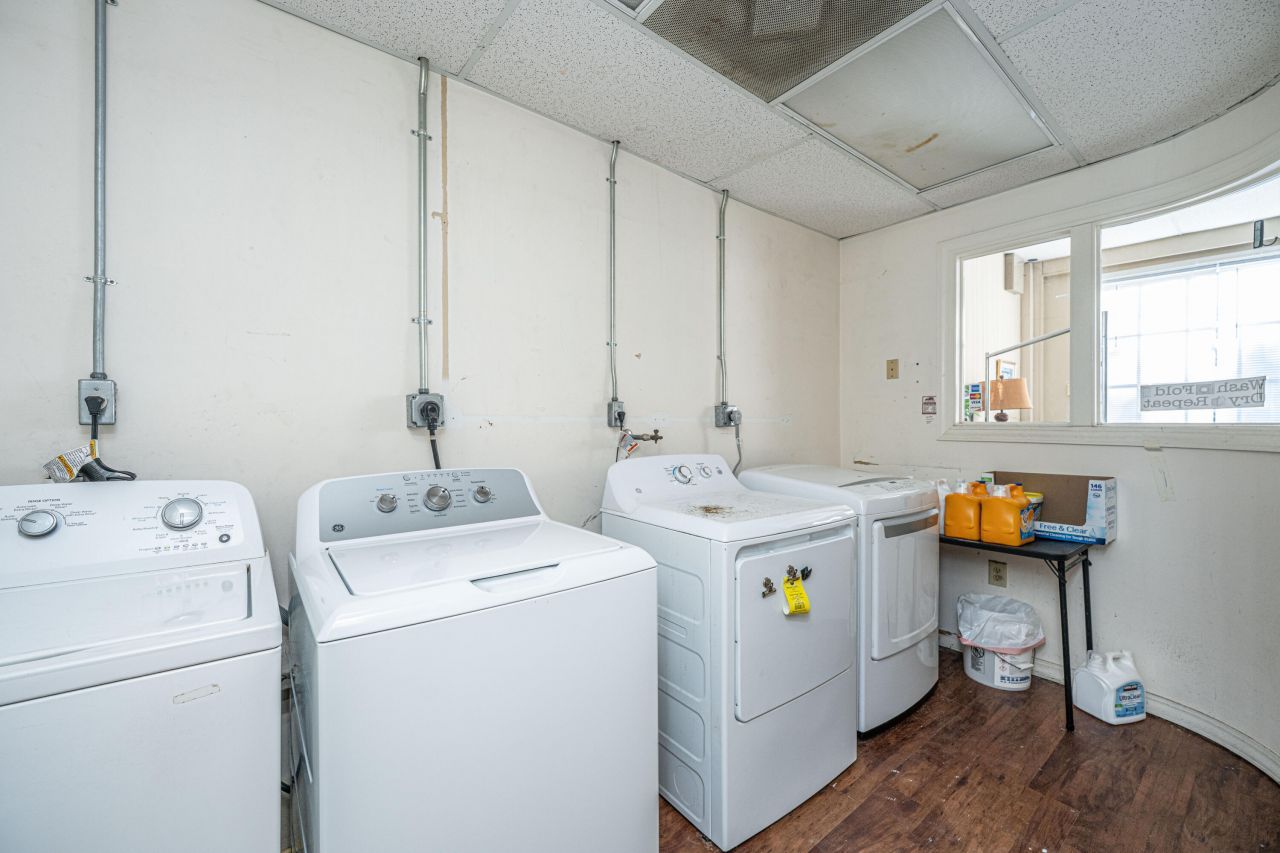 90 Bull Street Photo 10