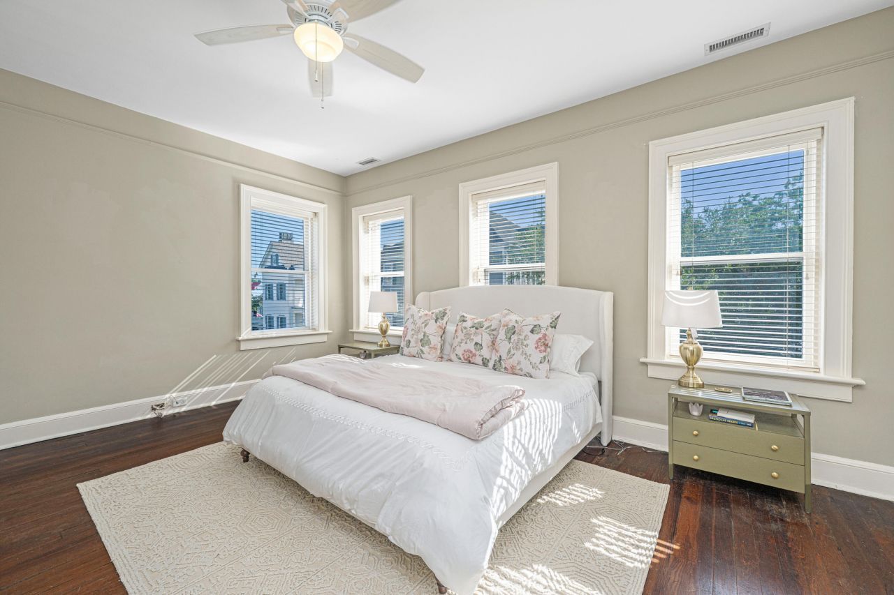 90 Bull Street Photo 11