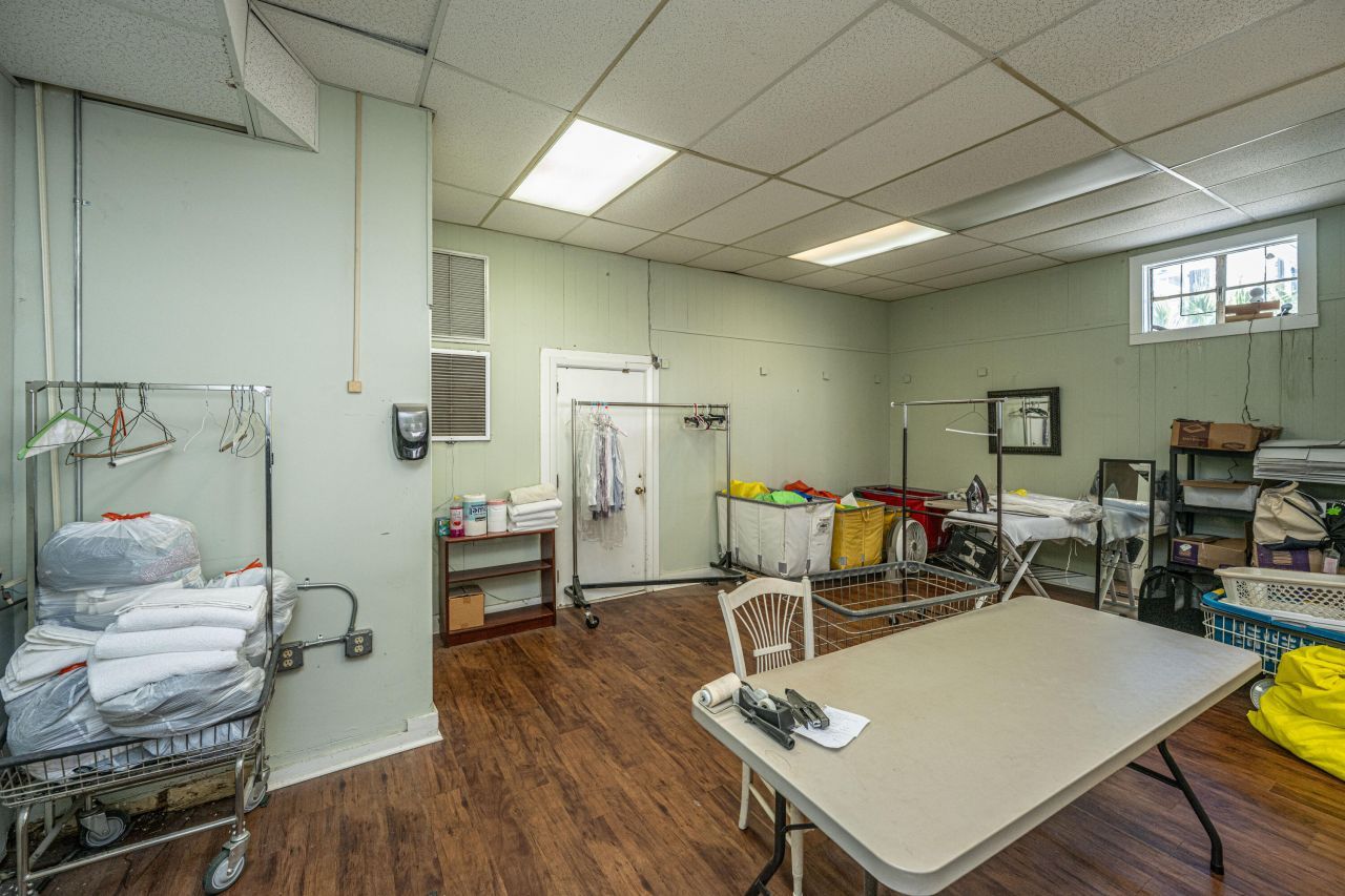 90 Bull Street Photo 12