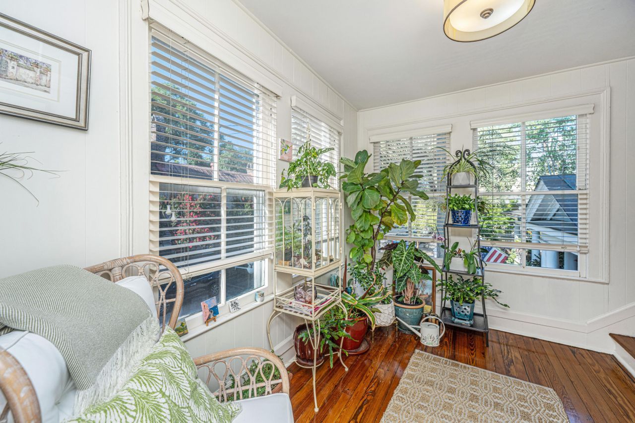 90 Bull Street Photo 13