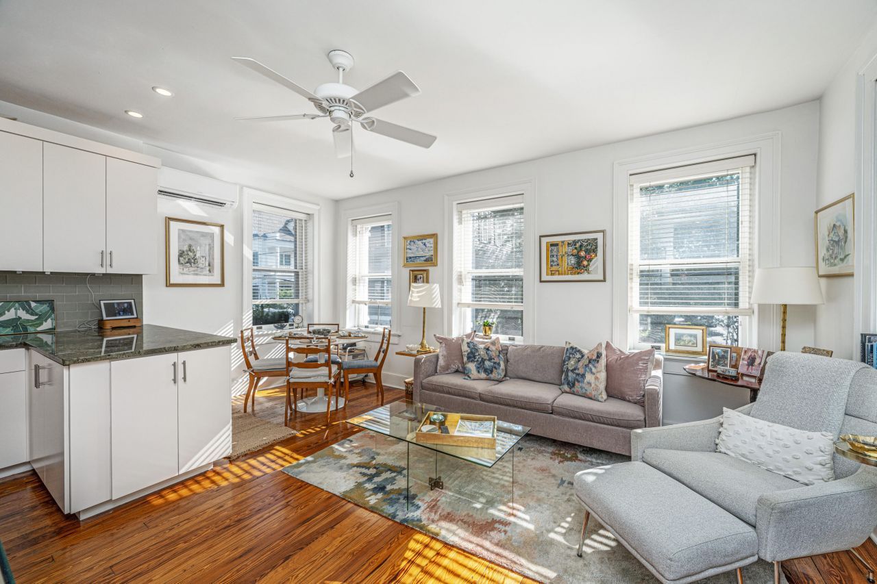 90 Bull Street Photo 14