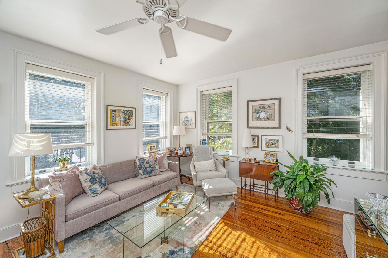 90 Bull Street Photo 16