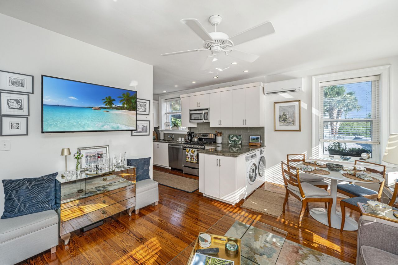 90 Bull Street Photo 18