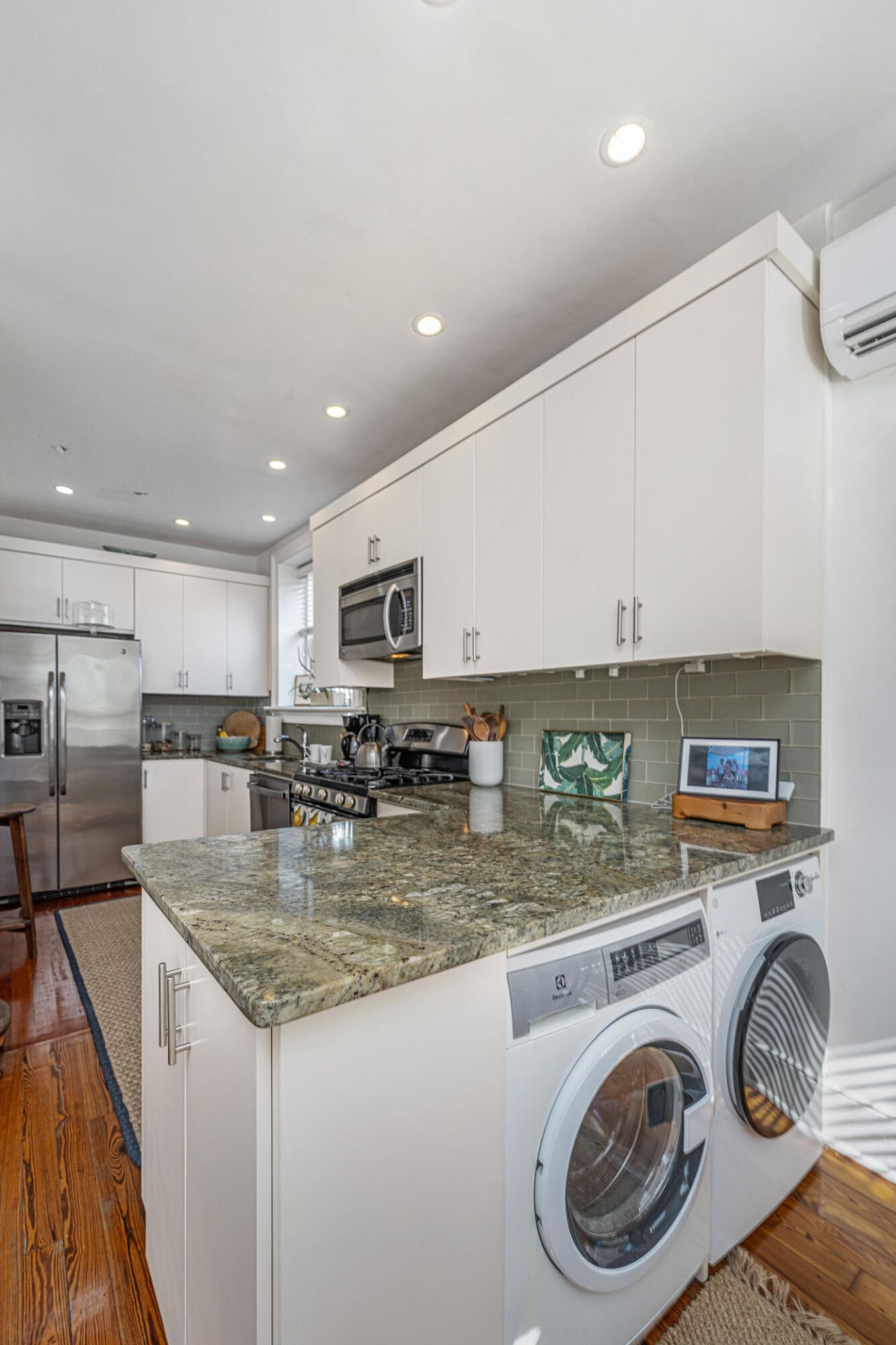 90 Bull Street Photo 21