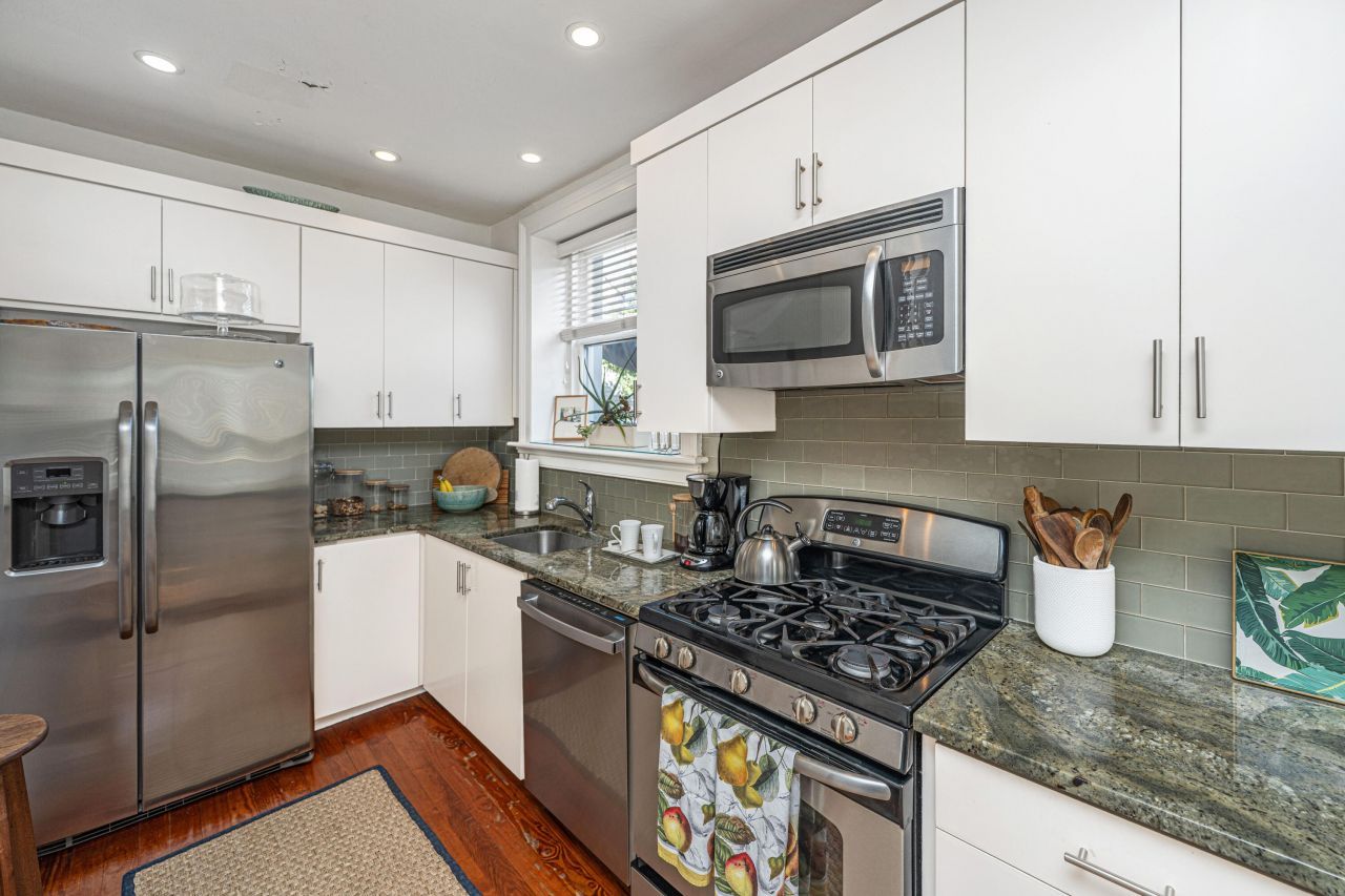 90 Bull Street Photo 22