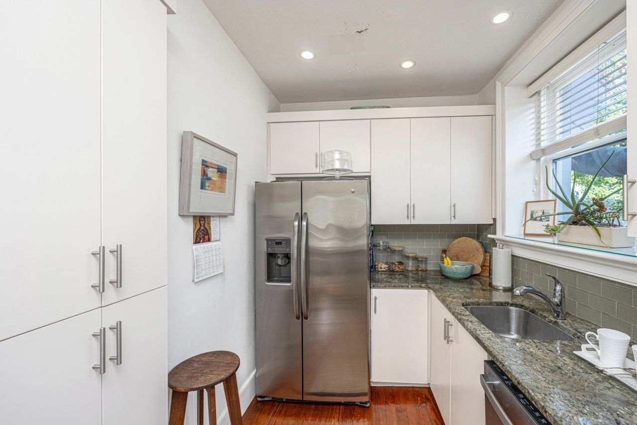 90 Bull Street Photo 23