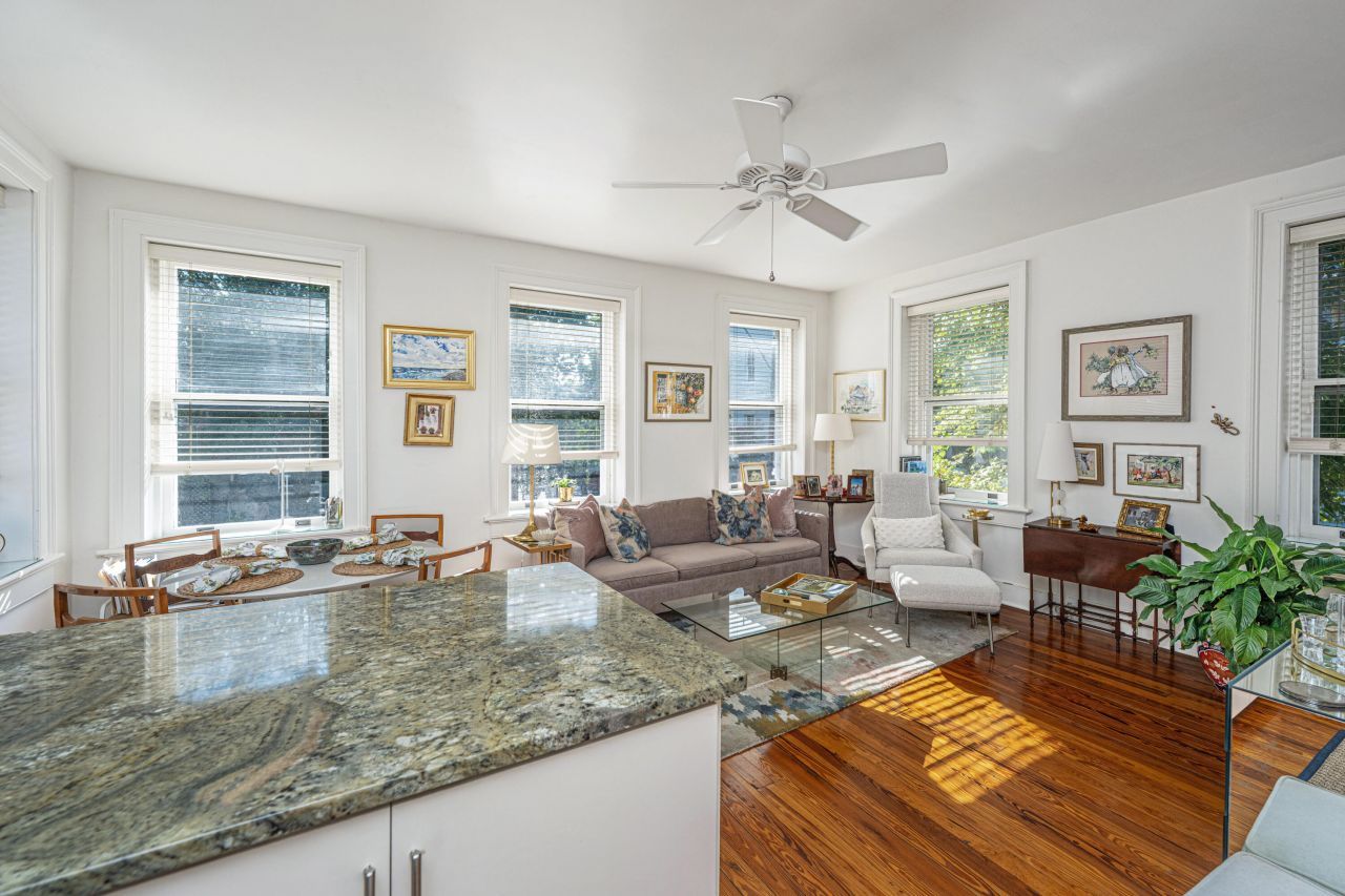 90 Bull Street Photo 25