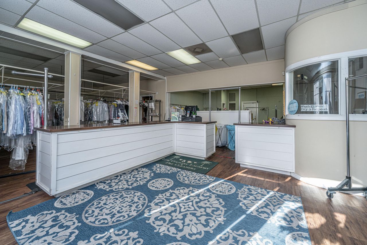 90 Bull Street Photo 7