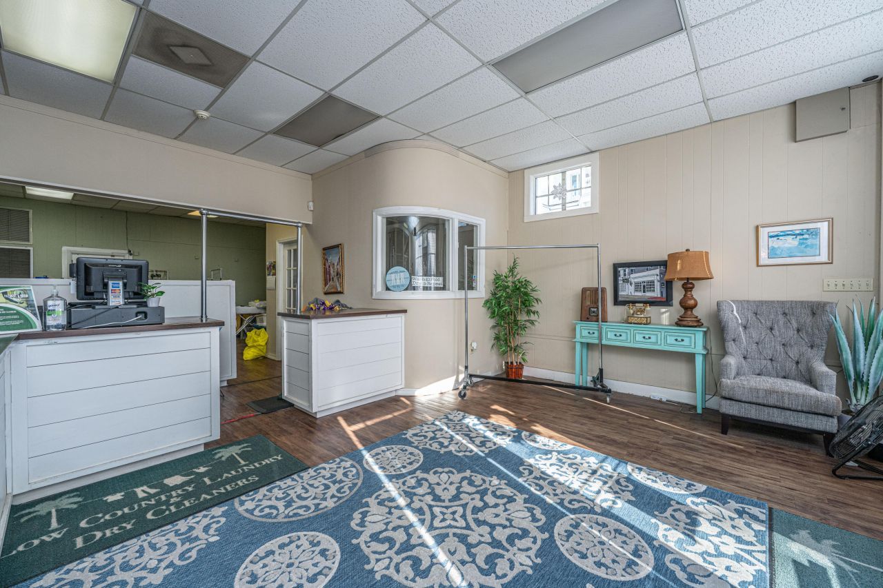 90 Bull Street Photo 8